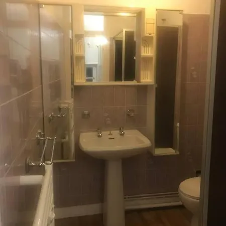 Right On The River- 4 Bedroom House Centre Of Town Holiday home Aigre