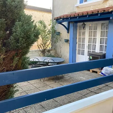 Right On The River- 4 Bedroom House Centre Of Town