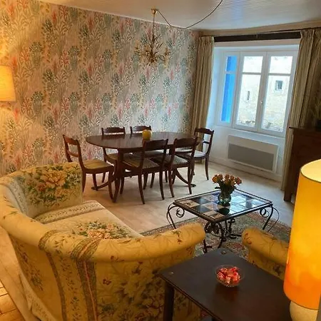 Right On The River- 4 Bedroom House Centre Of Town * Aigre