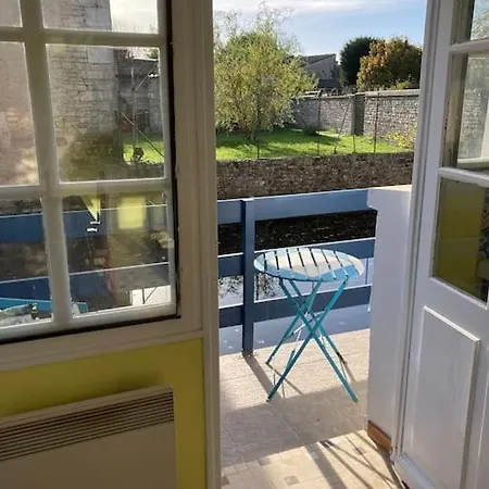 Right On The River- 4 Bedroom House Centre Of Town *