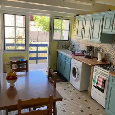 Right On The River- 4 Bedroom House Centre Of Town * Aigre