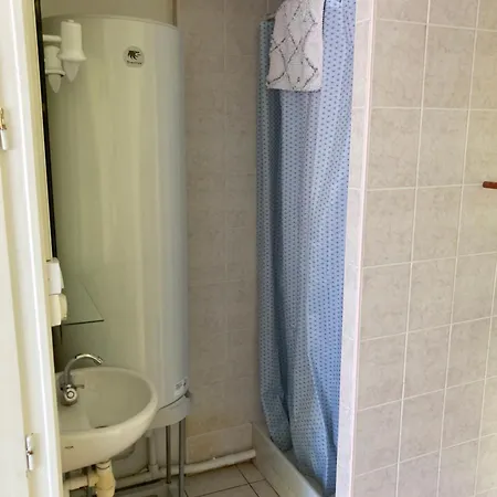 Right On The River- 4 Bedroom House Centre Of Town