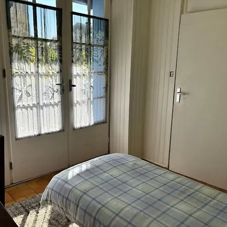 Right On The River- 4 Bedroom House Centre Of Town * Aigre