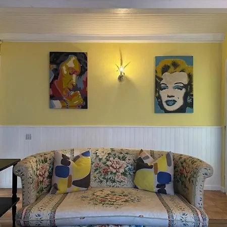 Right On The River- 4 Bedroom House Centre Of Town *