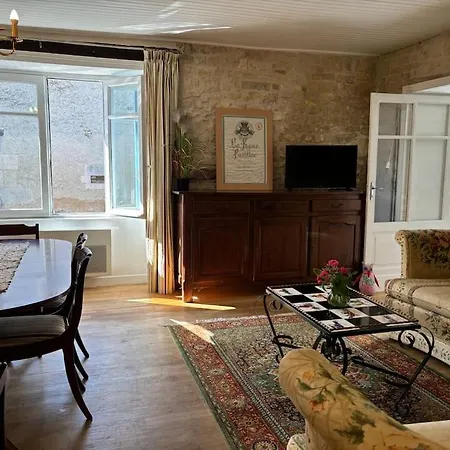 Right On The River- 4 Bedroom House Centre Of Town * Aigre