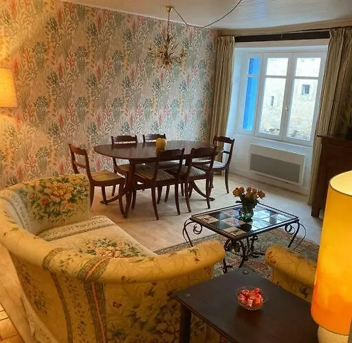 Right On The River- 4 Bedroom House Centre Of Town * Aigre