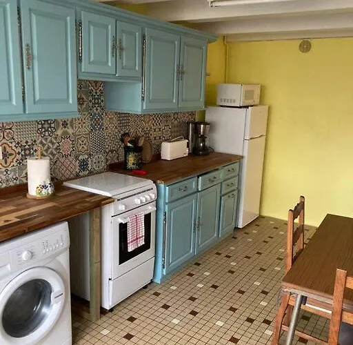 Сasa de vacaciones Right On The River- 4 Bedroom House Centre Of Town Aigre