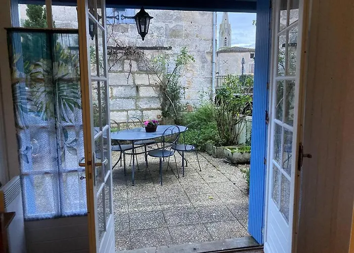 Right On The River- 4 Bedroom House Centre Of Town Сasa de vacaciones *