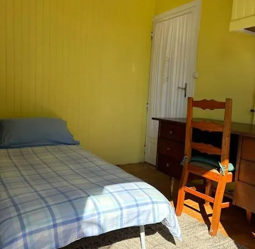 Right On The River- 4 Bedroom House Centre Of Town Сasa de vacaciones Aigre