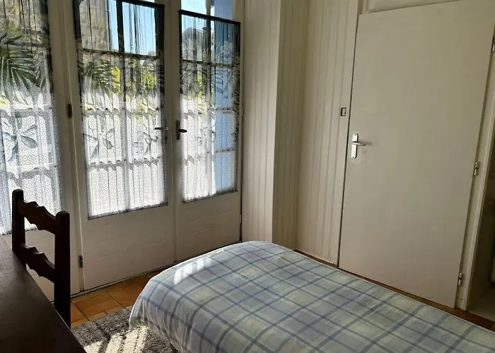 Right On The River- 4 Bedroom House Centre Of Town * Aigre