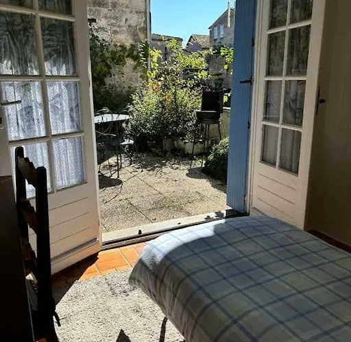 Right On The River- 4 Bedroom House Centre Of Town