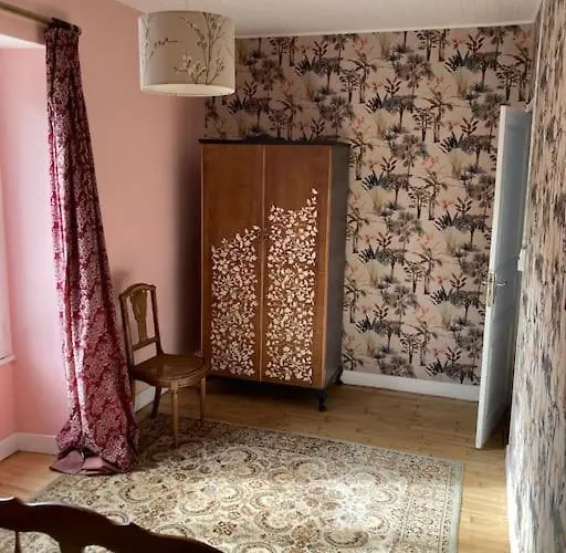 Right On The River- 4 Bedroom House Centre Of Town Сasa de vacaciones Aigre