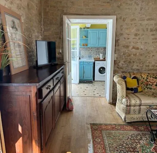 Right On The River- 4 Bedroom House Centre Of Town Сasa de vacaciones *