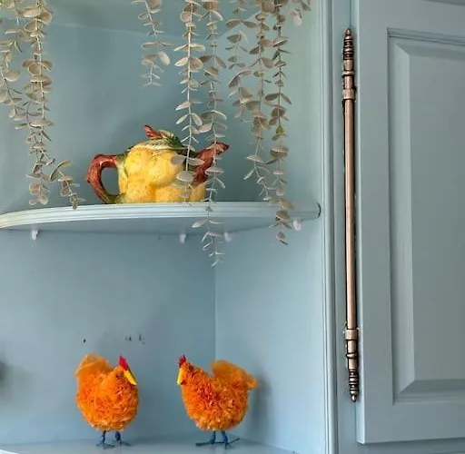 Right On The River- 4 Bedroom House Centre Of Town *