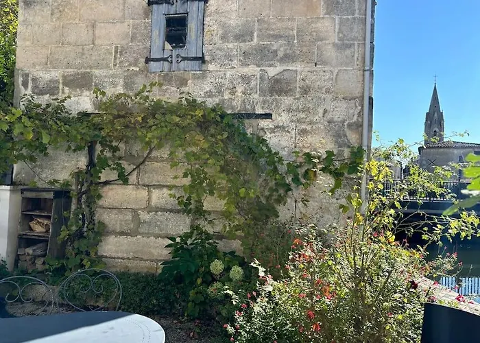 Right On The River- 4 Bedroom House Centre Of Town Сasa de vacaciones